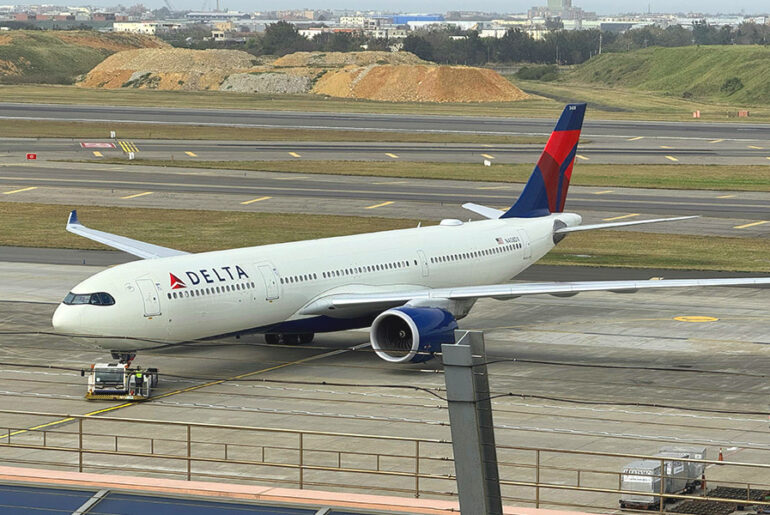 Delta Flight DL275 Diverted LAX